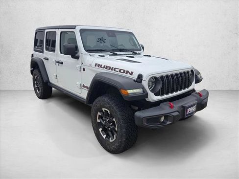 Used 2025 Jeep Wrangler Unlimited Rubicon AWD/4WD image 3