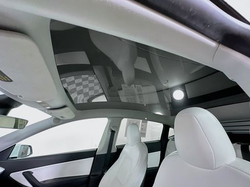 Used 2021 Tesla Model Y Long Range image 32