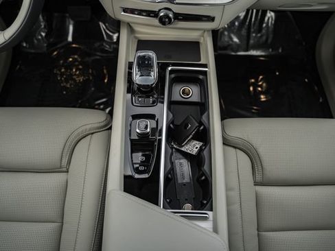 New 2026 Volvo XC60 B5 Ultra w/ Protection Package Premier image 27