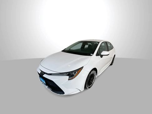 Used 2022 Toyota Corolla LE image 4