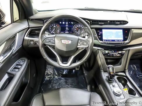 Certified 2023 Cadillac XT6 Sport w/ Technology Package image 2