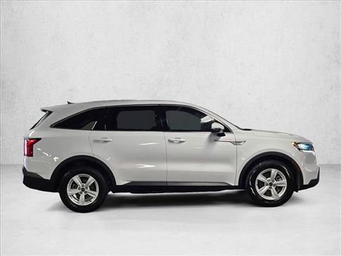 Used 2021 Kia Sorento LX FWD image 4