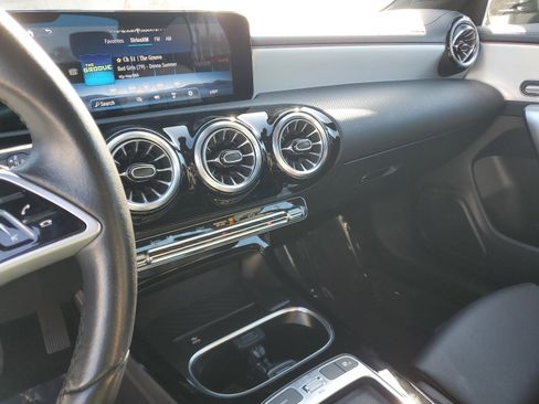 Used 2025 Mercedes-Benz CLA 250 4MATIC image 24