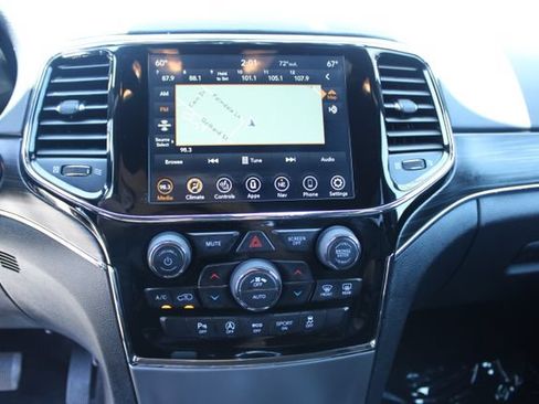 Used 2020 Jeep Grand Cherokee Limited RWD image 15