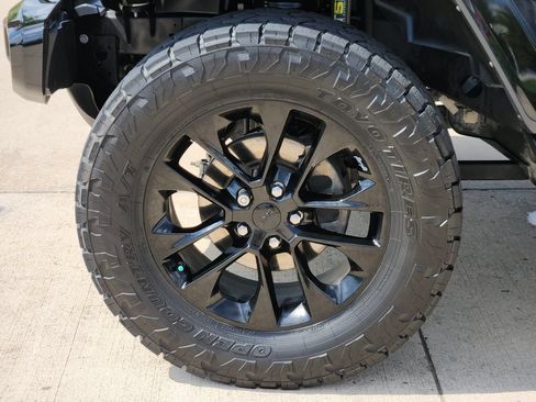 Used 2021 Jeep Wrangler Unlimited Sahara AWD/4WD image 13