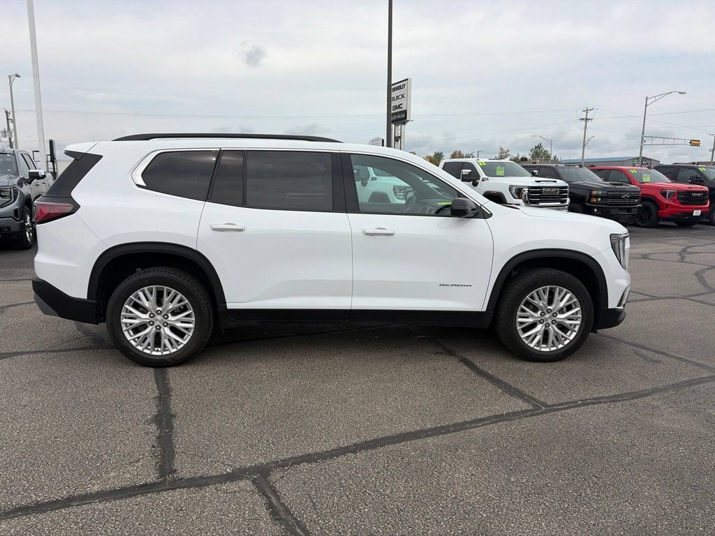 Used 2024 GMC Acadia Elevation AWD/4WD image 4