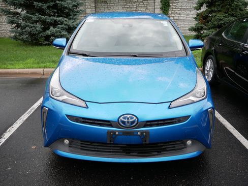 Certified 2021 Toyota Prius LE AWD/4WD image 2