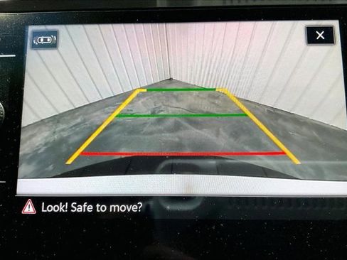Used 2024 Volkswagen Tiguan SE w/ Panoramic Sunroof Package FWD image 21