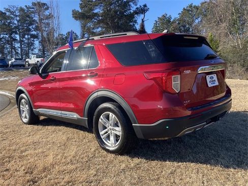 Certified 2022 Ford Explorer XLT w/ Equipment Group 202A image 9