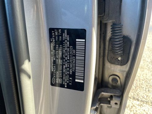 Used 2025 Hyundai Elantra Limited image 28