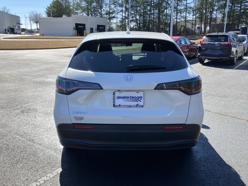 Certified 2024 Honda HR-V LX image 9