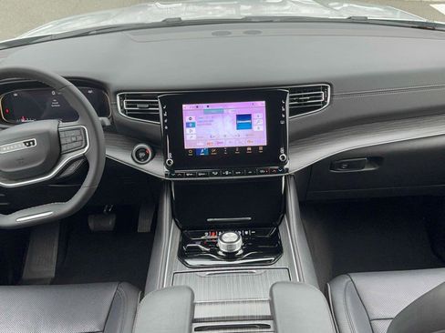 Used 2024 Jeep Wagoneer Series II w/ Flexible Seating Group image 10