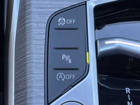 New 2026 BMW 330i Sedan w/ Premium Package image 10