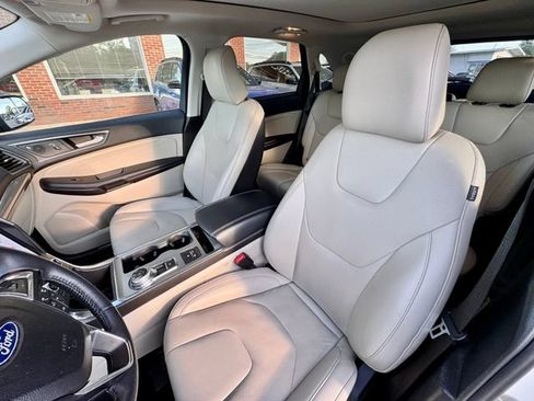 Used 2022 Ford Edge Titanium w/ Equipment Group 301A AWD/4WD image 8