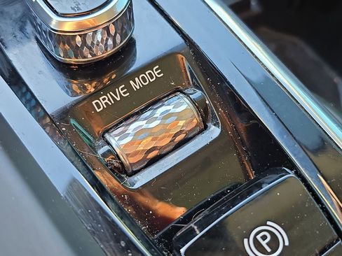 Used 2019 Volvo XC60 T8 Momentum w/ Premium Package image 28