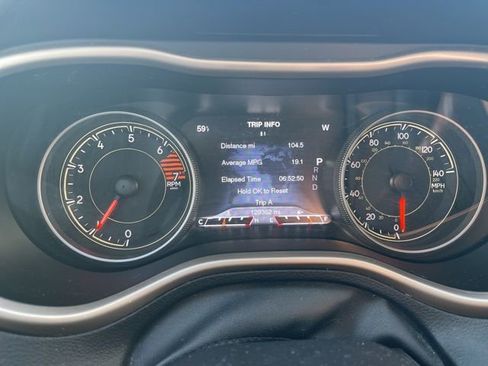 Used 2016 Jeep Cherokee Limited image 13