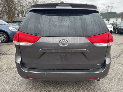 Used 2012 Toyota Sienna XLE image 26