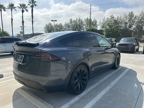 Used 2023 Tesla Model X image 3