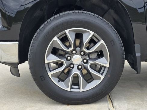 Used 2023 Chevrolet Silverado 1500 LT AWD/4WD image 11