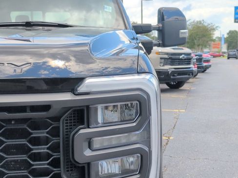 Used 2023 Ford F350 Lariat w/ Lariat Ultimate Package AWD/4WD image 13