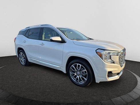 Used 2024 GMC Terrain Denali w/ Denali Premium Package image 3