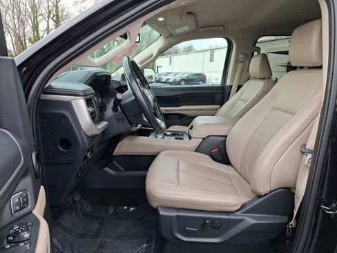 Used 2024 Ford Expedition XLT image 13