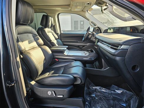 Used 2025 Lincoln Navigator L Reserve image 15