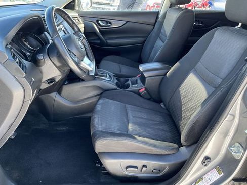 Used 2020 Nissan Rogue SV image 15