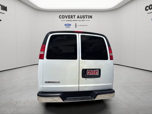 Used 2018 Chevrolet Express 3500 LT w/ LT Preferred Equipment Group RWD image 5