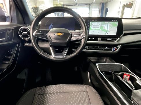 Used 2025 Chevrolet Equinox LT image 17