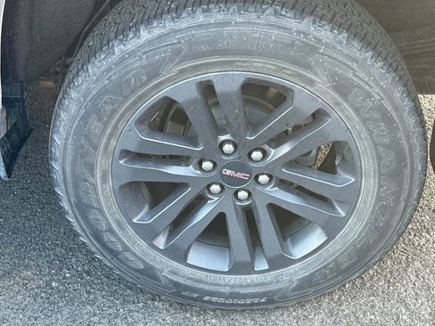 Used 2020 GMC Canyon SLE w/ Driver Alert Package image 7