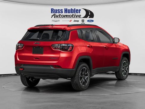 Used 2025 Jeep Compass Trailhawk w/ Trailhawk Elite Group AWD/4WD image 3