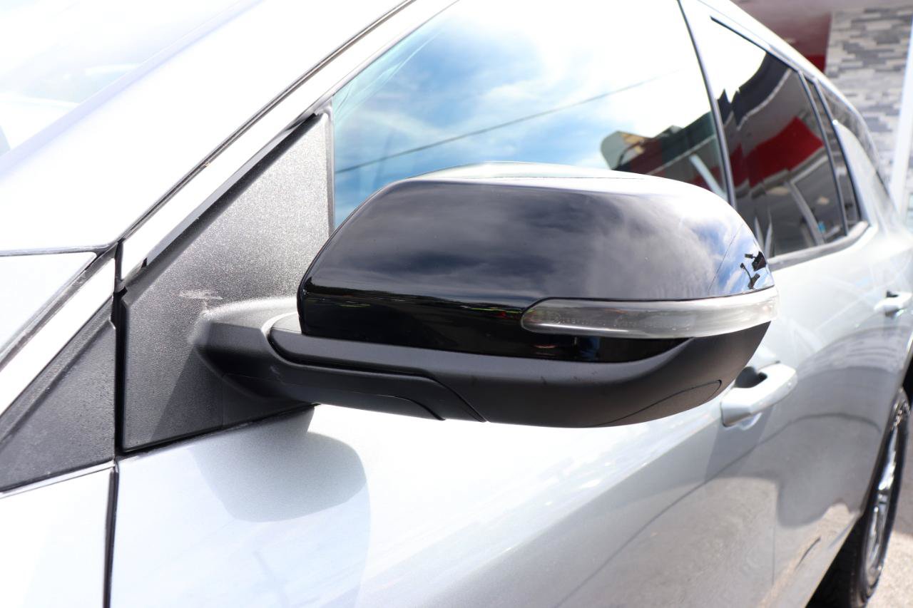 Used 2025 Chevrolet Traverse LT FWD image 64