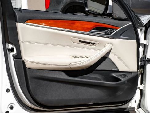 Used 2019 BMW 540i w/ Executive Package image 50