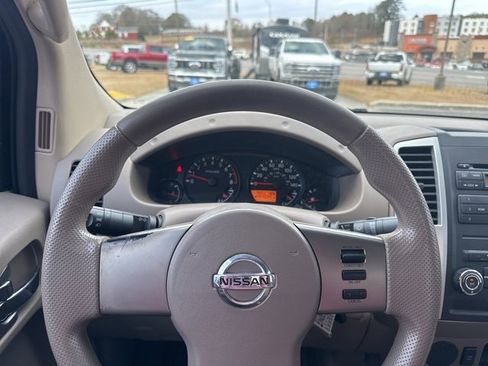 Used 2011 Nissan Frontier SV image 15