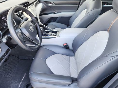Used 2019 Toyota Camry XLE image 13