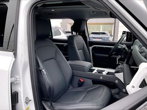 Used 2025 Land Rover Defender 110 S image 10