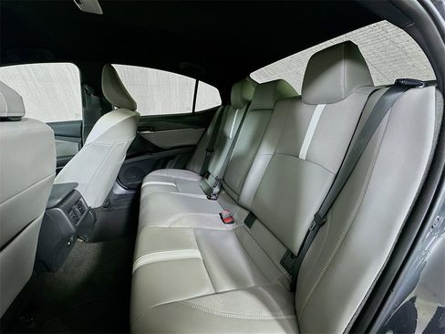 Used 2025 Toyota Camry SE w/ Convenience Package image 14