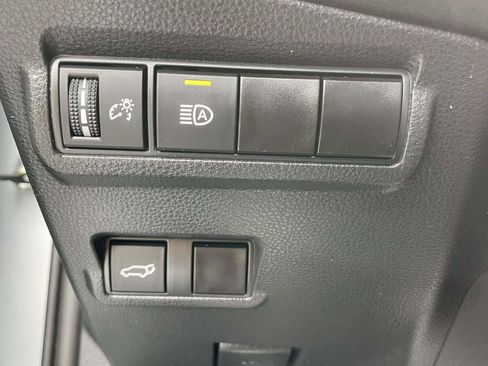 Used 2024 Toyota Corolla Cross XLE w/ Convenience Package FWD image 25