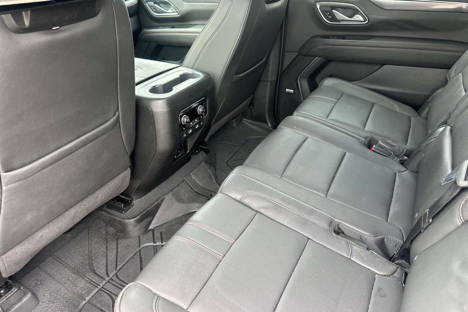 Used 2024 Chevrolet Suburban RST w/ Luxury Package AWD/4WD image 14