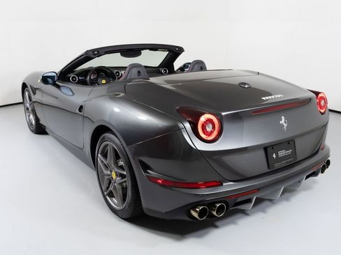 Used 2015 Ferrari California T RWD image 25
