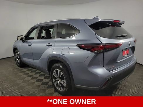 Used 2024 Toyota Highlander XLE AWD/4WD image 6