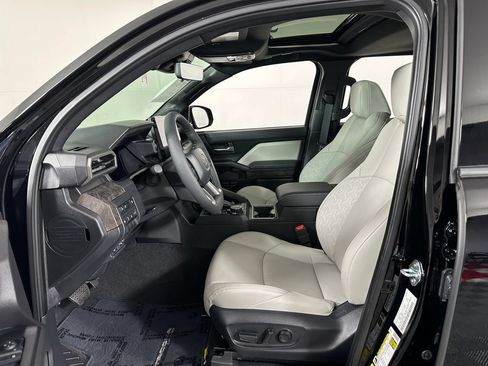 Used 2025 Toyota Tacoma Limited AWD/4WD image 15
