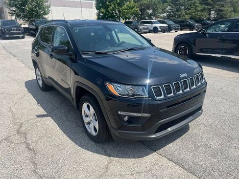Used 2021 Jeep Compass Latitude w/ Convenience Group AWD/4WD image 2