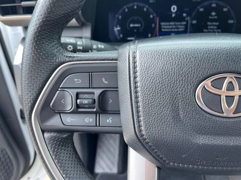 Used 2024 Toyota Tacoma TRD Sport AWD/4WD image 25