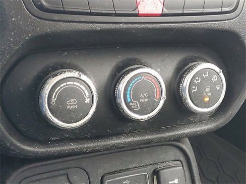 Used 2015 Jeep Renegade Sport w/ Power & Air Group image 22