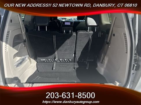 Used 2024 Chrysler Pacifica Touring-L FWD image 15