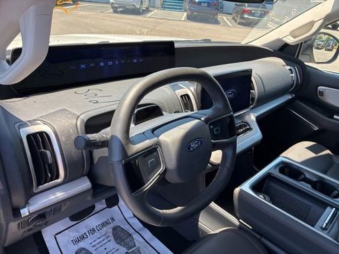 Used 2025 Ford Expedition Active AWD/4WD image 24