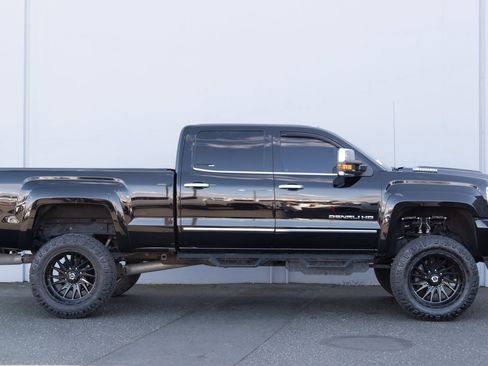 Used 2019 GMC Sierra 3500 Denali w/ Duramax Plus Package image 30