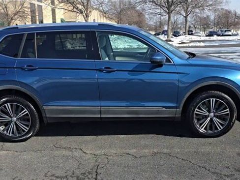 Used 2018 Volkswagen Tiguan SEL image 2